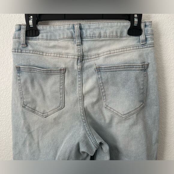 NWOT Light Blue Distressed Women's Jeans w/ Raw Hem - Picture 9 of 13
